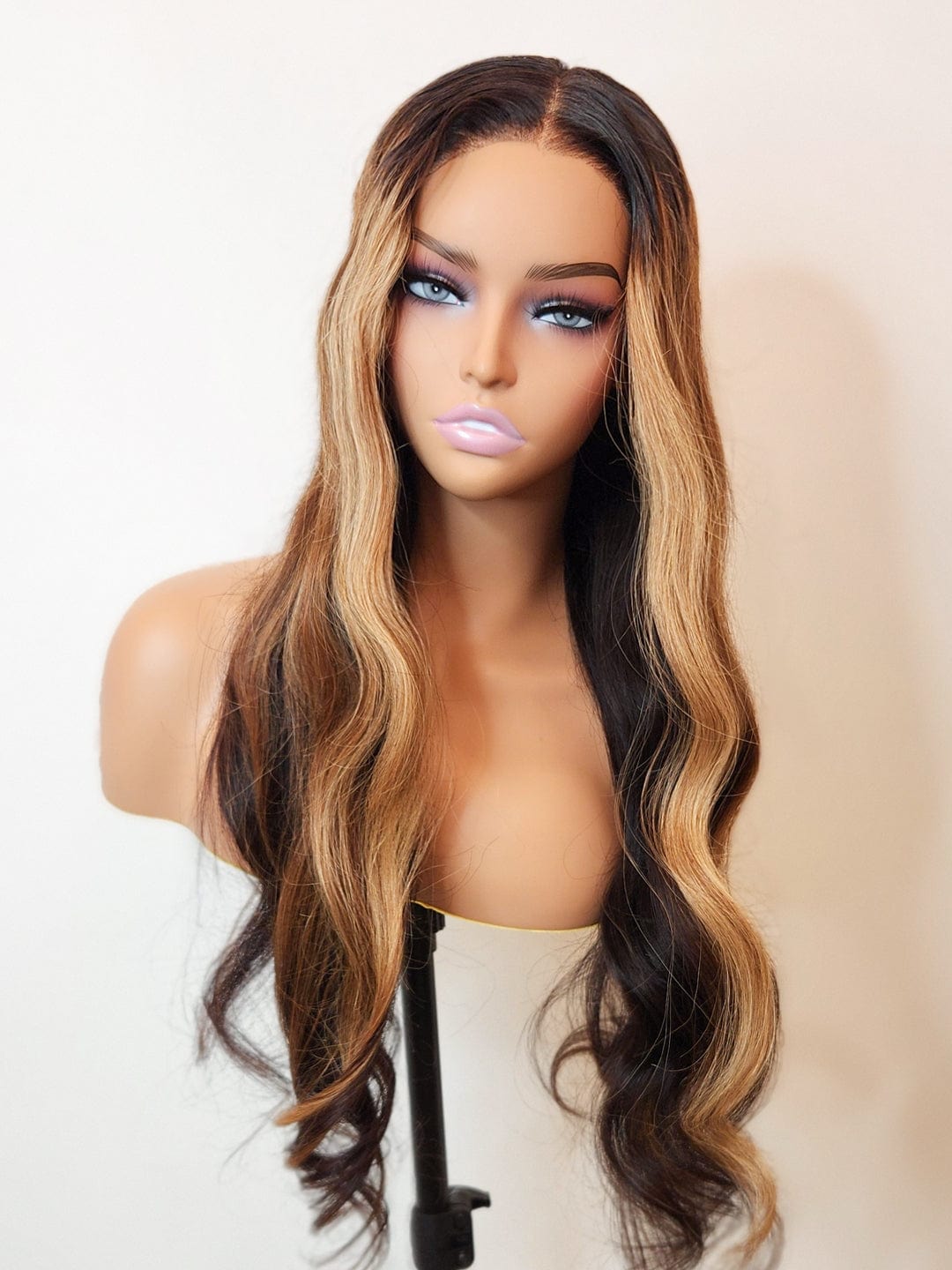 Brooklyn Hair Blonde Highlighted Sun-Kissed Color Glueless Wig Small Knots 5x5 Swiss HD Pre-Cut Lace Loose Body Wave / 24-26" / Sun-Kissed